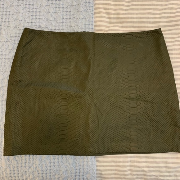 Alice + Olivia Skirt - Picture 1 of 3